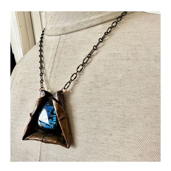 Copper tone blue glass pendant necklace - Picture 5 of 8